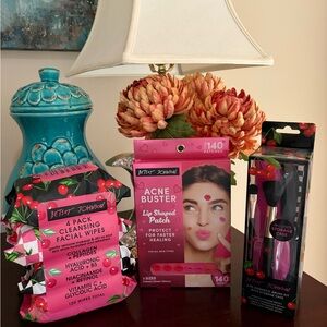NWT Betsey Johnson 10 piece bundle brush set, wipes and Acne Buster Patches